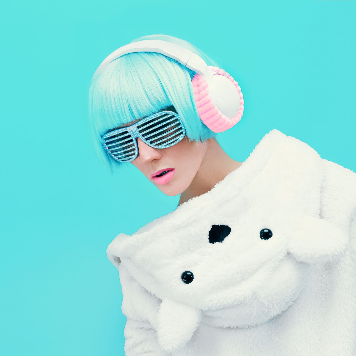https://www.talliejoy.com/portfolio/headsets-glasses-girl/